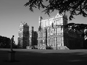 <b class=qtipBold><figcaption>Wollaton Hall with statue</figcaption></b><br>Photographic image from Nottingham City Museums and Galleries archive. Wollaton Hall with statue