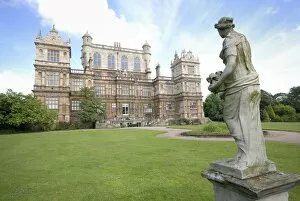 Wollaton Hall Collection: Wollaton Hall with statue